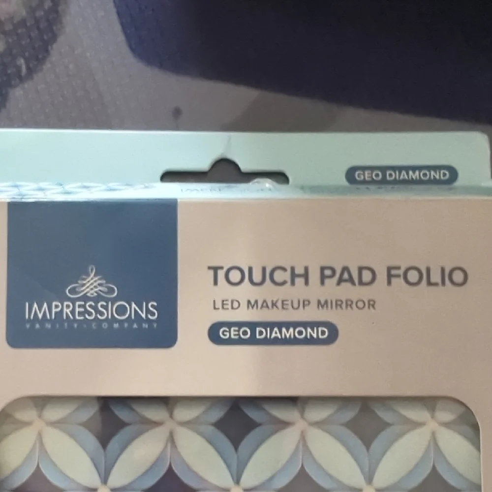 Impressions Geo Diamond Touch Pad Folio - Blue and White